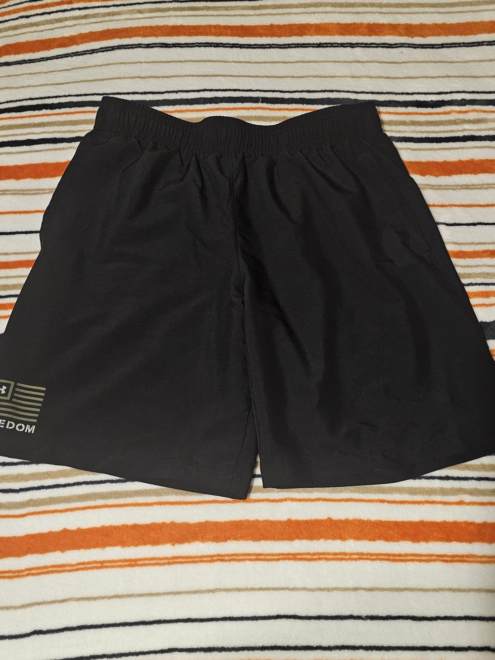 Under Armour Freedom Logo Athletic Shorts Boys Large Black